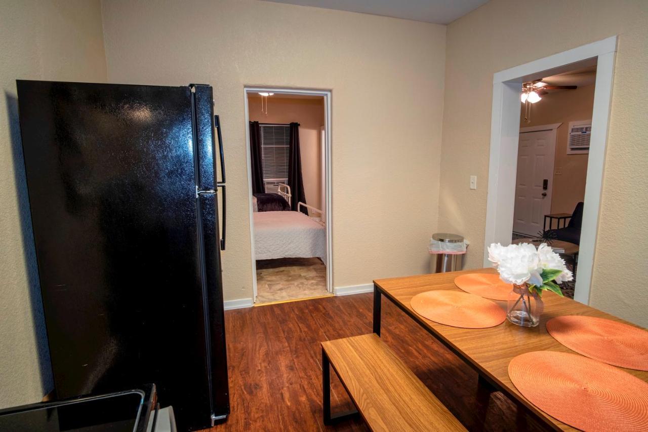 Cozy Downtown Guest House 2Br/1Ba Sleeps 8 San Antonio Bagian luar foto
