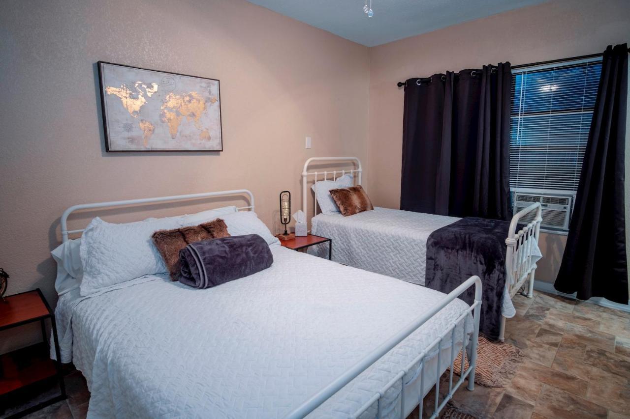 Cozy Downtown Guest House 2Br/1Ba Sleeps 8 San Antonio Bagian luar foto