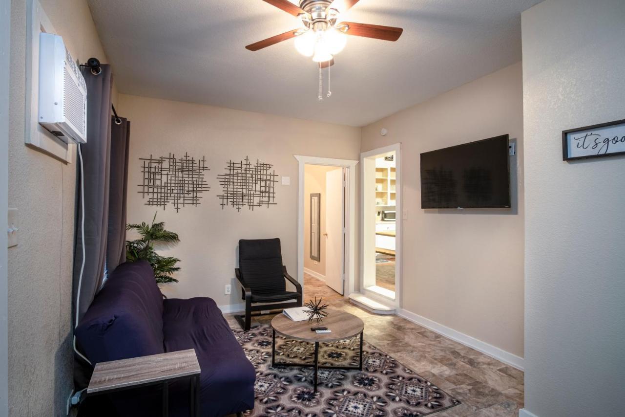 Cozy Downtown Guest House 2Br/1Ba Sleeps 8 San Antonio Bagian luar foto